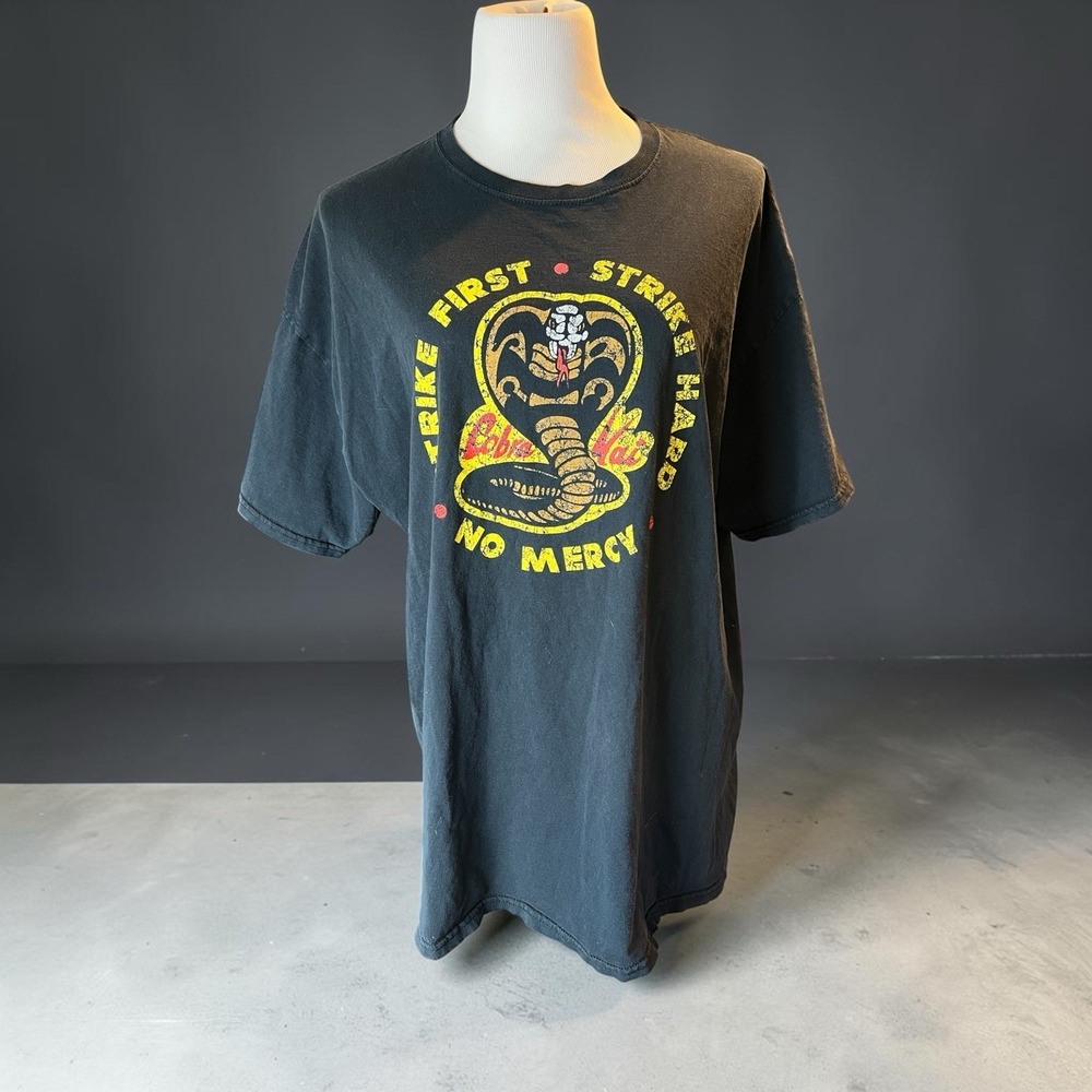 Cobra Kai Black Graphic 100% Cotton T-shirt Men's Approximate Size XL See Pics